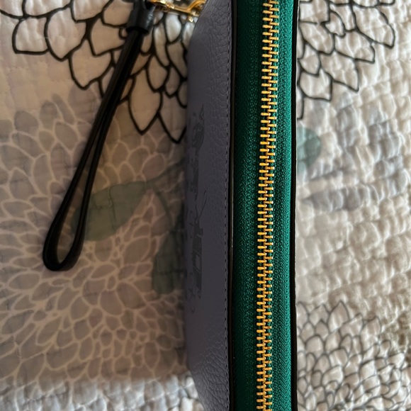 Coach carriage leather zip around wallet - Picture 2 of 14